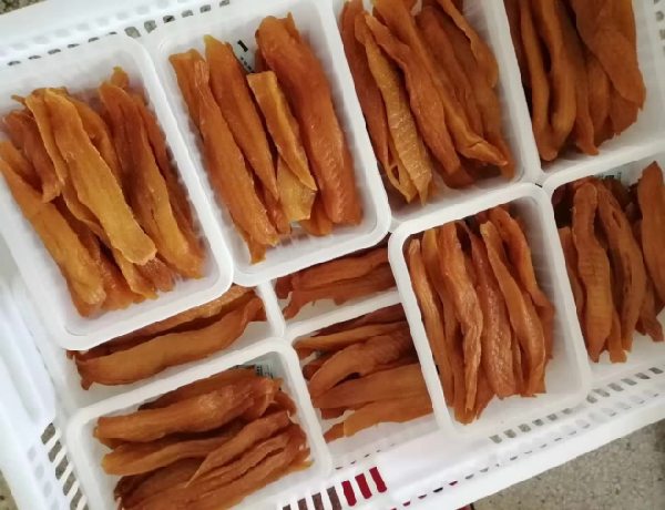 伝統的な逆蒸しサツマイモ