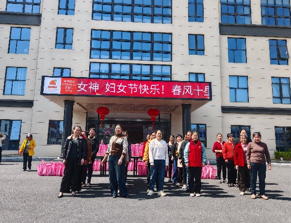 優しさには力があり、苦闘は輝きを咲かせる。